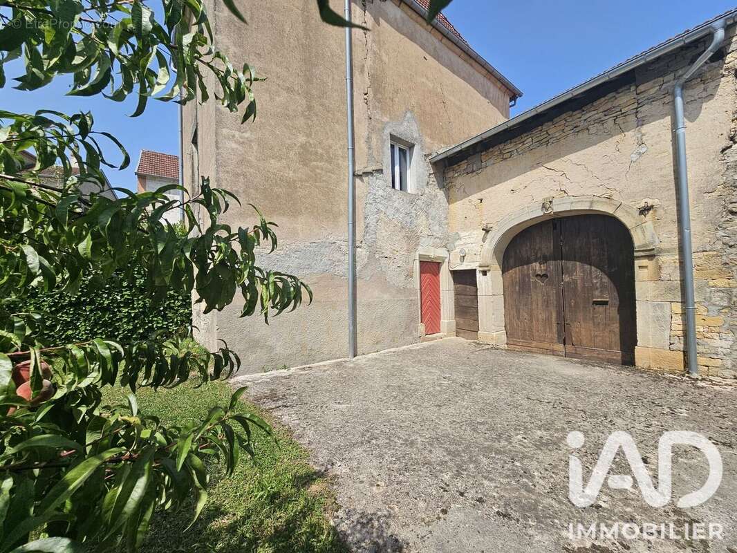 Maison 124 m² à Anchenoncourt-Et-Chazel  - photo 2