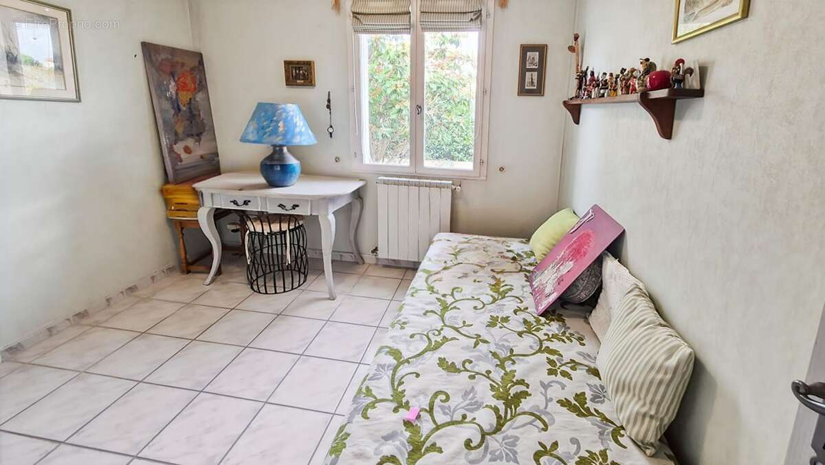 SAINT-SATURNIN LES AVIGNON Maison  7 pièce(s)  155 m² 449 000 - photo 11