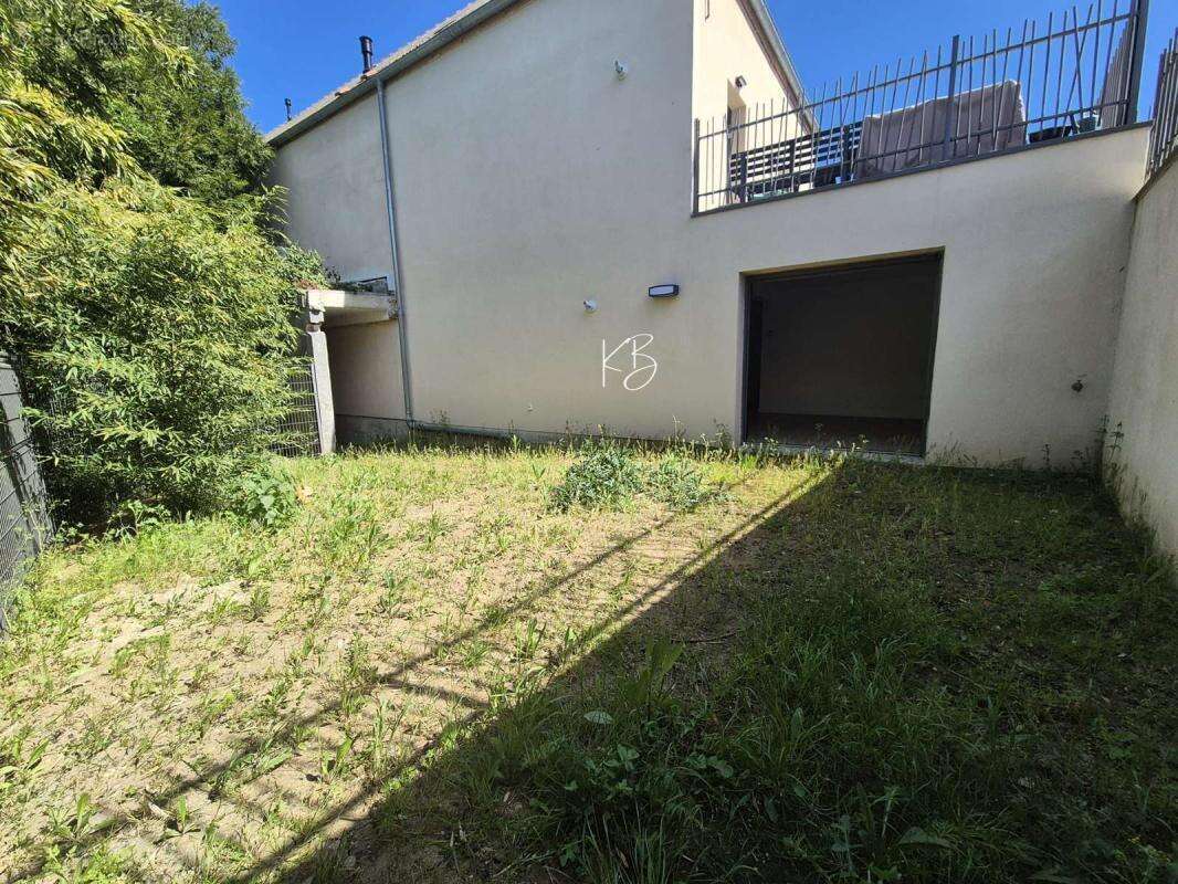 Appartement à EPERNON