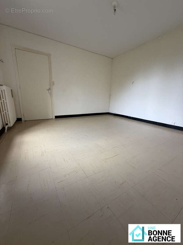 Maison à SAINT-JEAN-DE-BRAYE