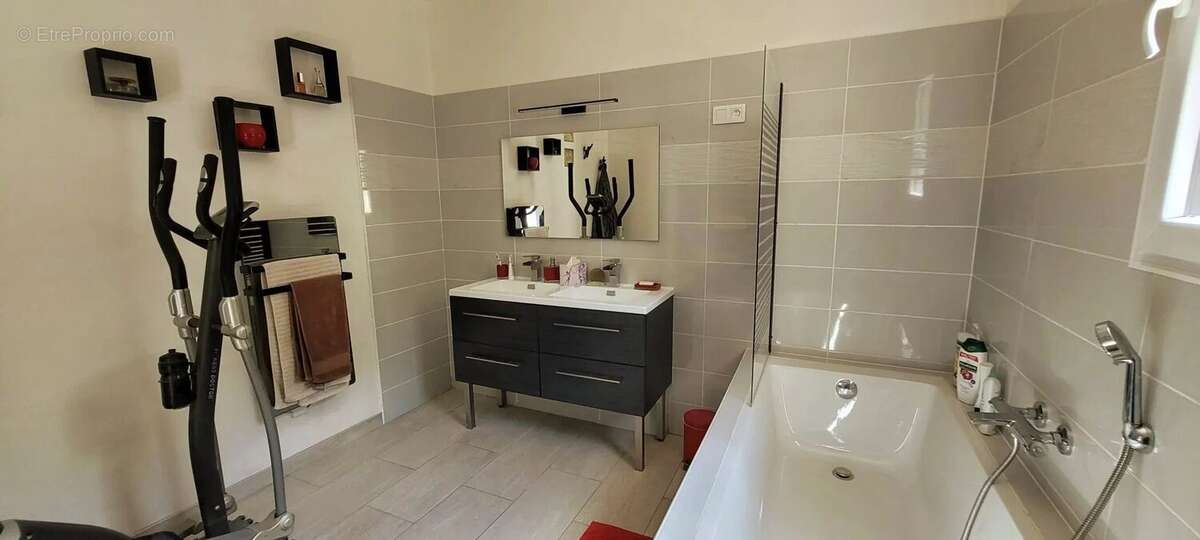 Maison à MONTAIGU-DE-QUERCY