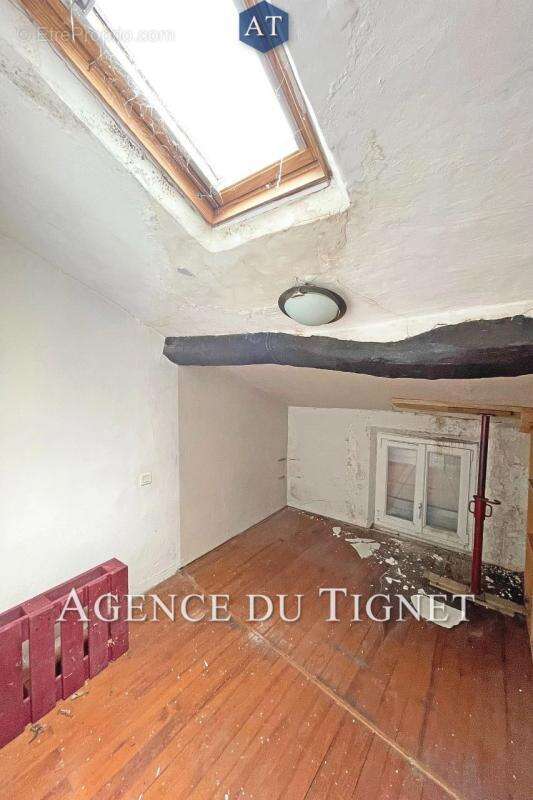 Maison à SAINT-CEZAIRE-SUR-SIAGNE