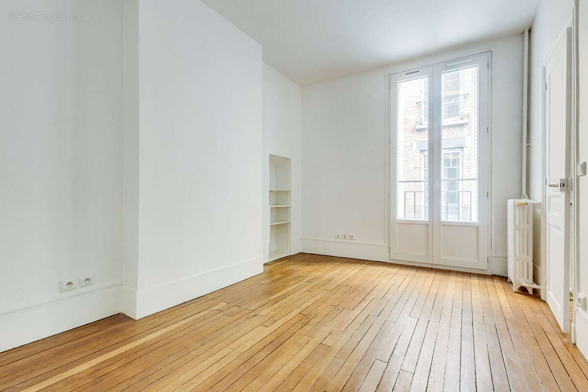Appartement à PARIS-14E