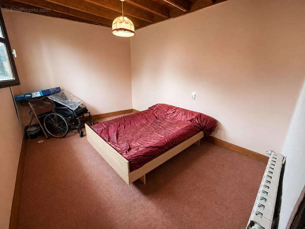 Maison de 130,94 m² à rénover avec dépendances et jardin - photo 7