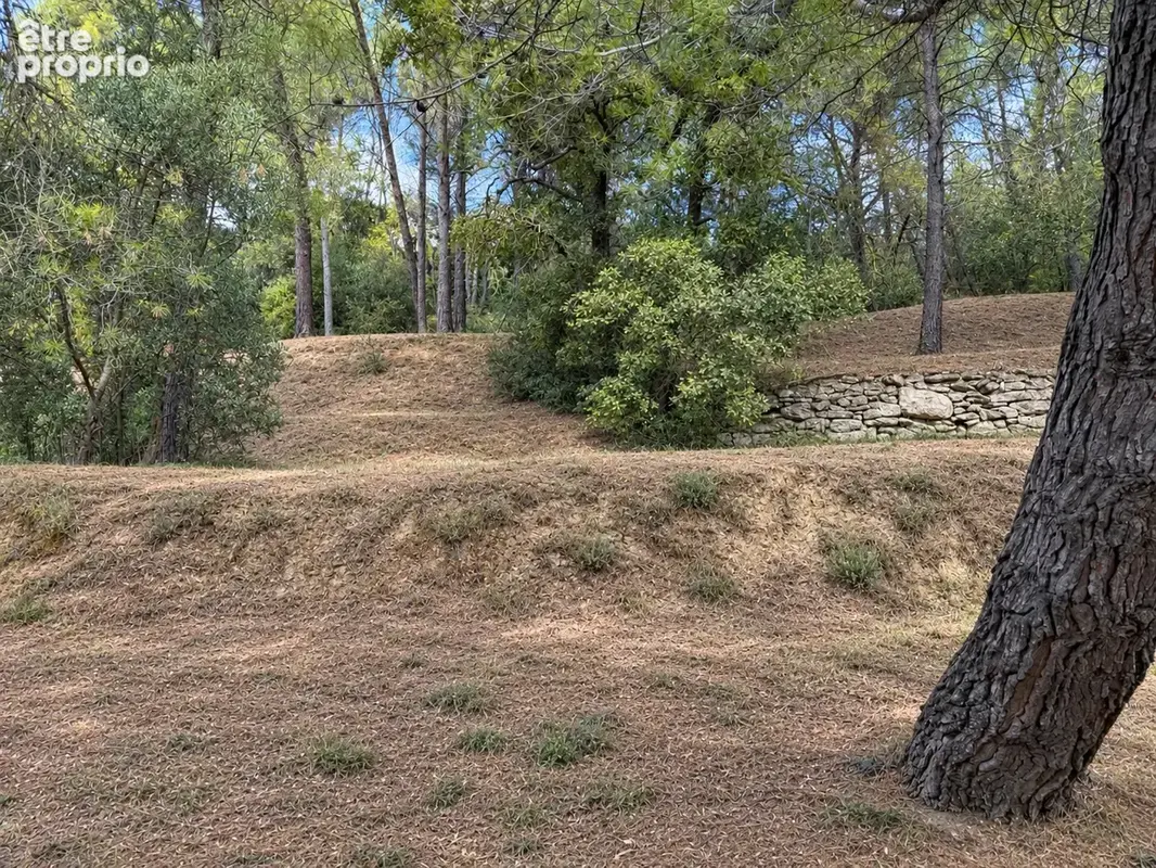 Terrain à MENERBES