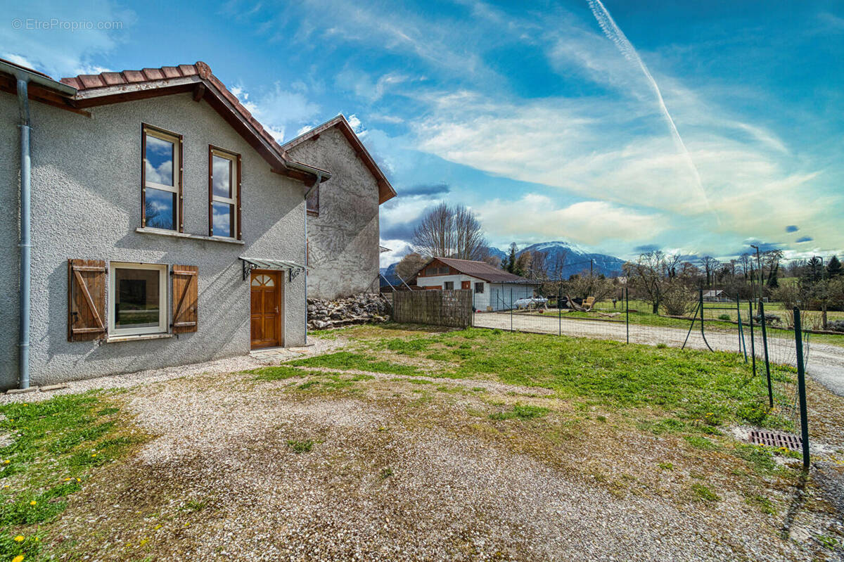 Maison à MIRIBEL-LES-ECHELLES