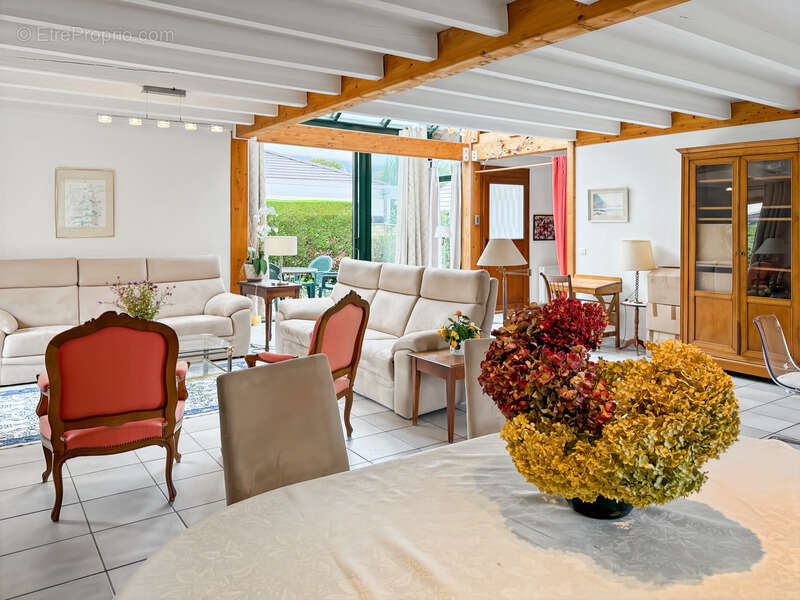 Maison à SAINT-GENIS-POUILLY