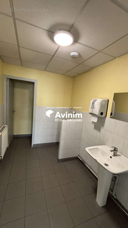 Commerce 1260 m² à Montivilliers  - photo 5