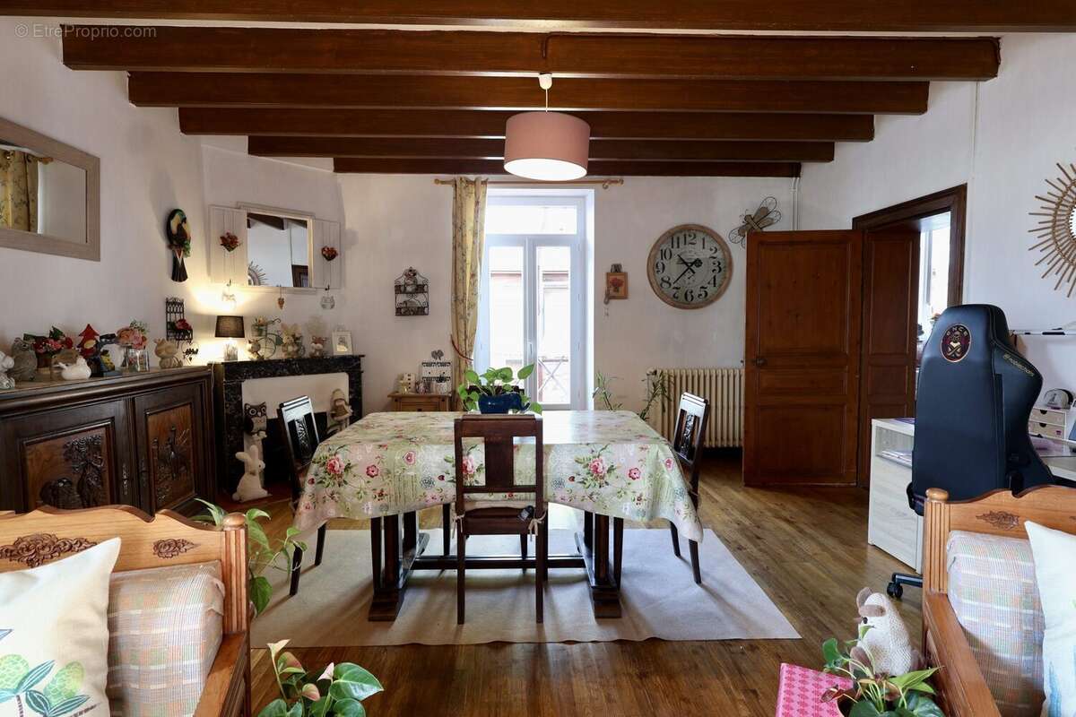 Maison à MAIRE-LEVESCAULT