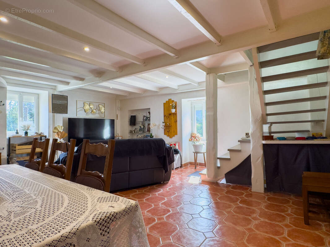 Maison à SAINT-JULIEN-EN-SAINT-ALBAN