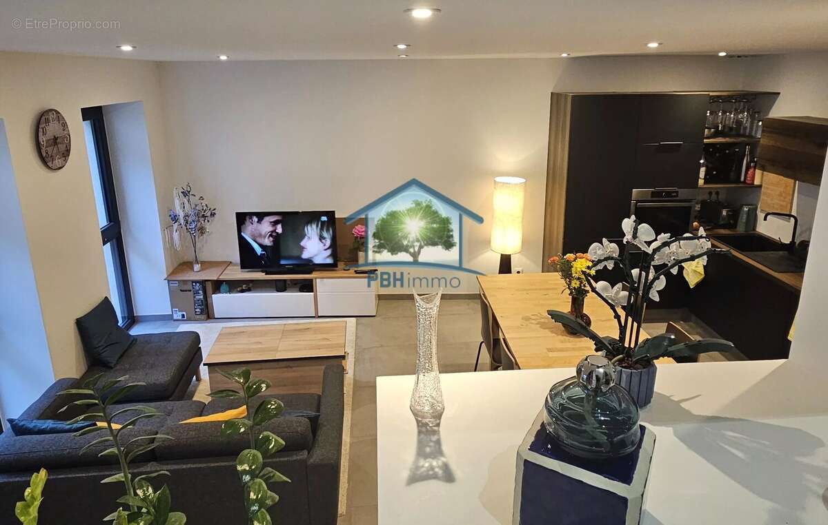 Appartement à THURINS