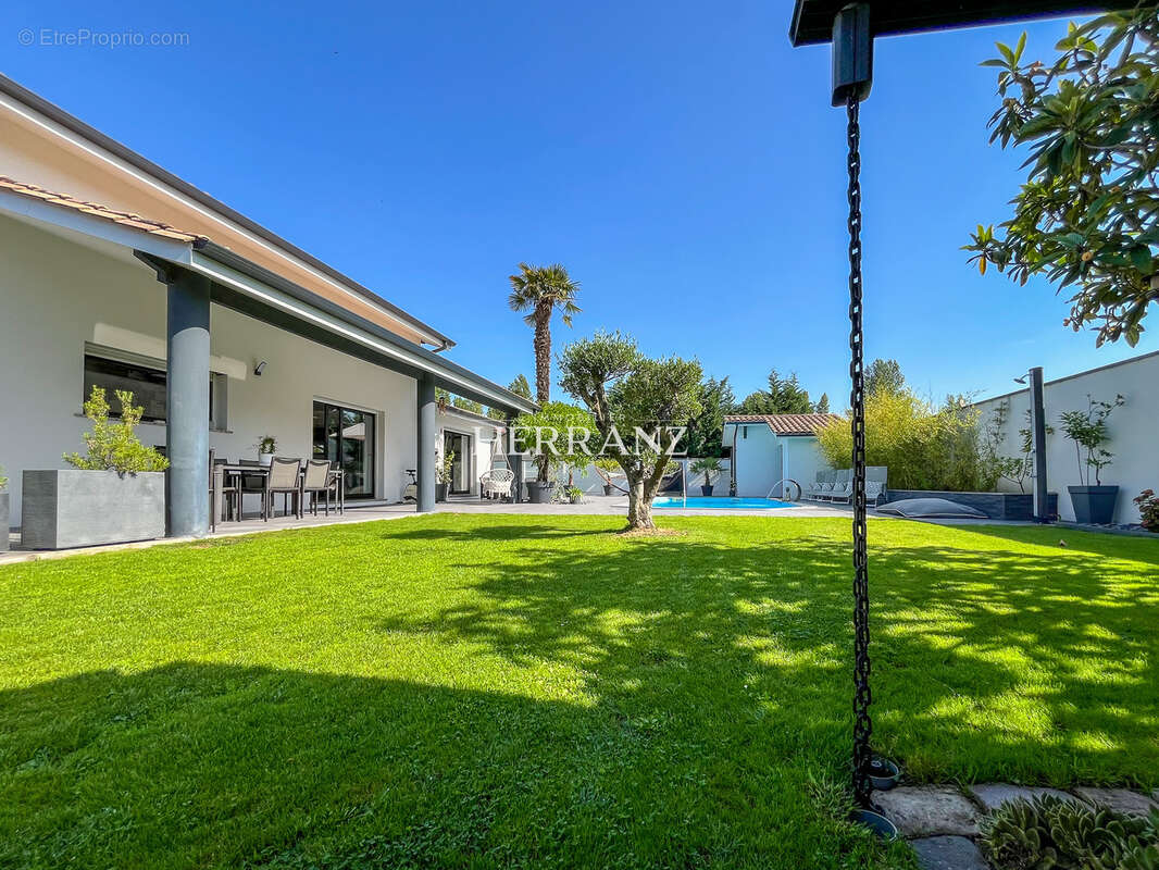 Villenave-d'Ornon   Élégante maison contemporaine de 150 m2 avec piscine et jardin paysagé - photo 8