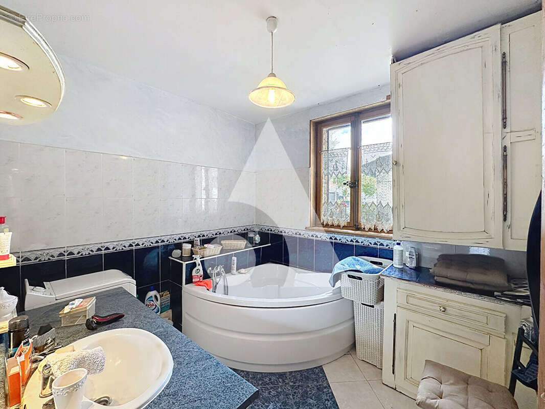 Maison à BRUILLE-SAINT-AMAND