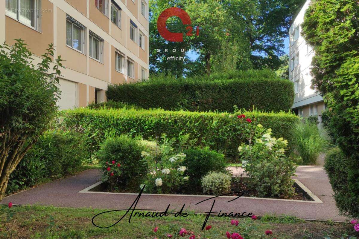 Appartement à LA CELLE-SAINT-CLOUD