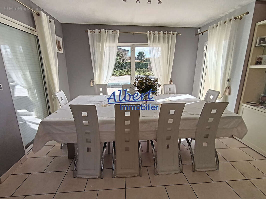 Maison à SAINT-BONNET-DE-MURE