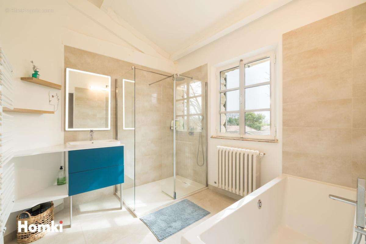 Maison à MONTAREN-ET-SAINT-MEDIERS