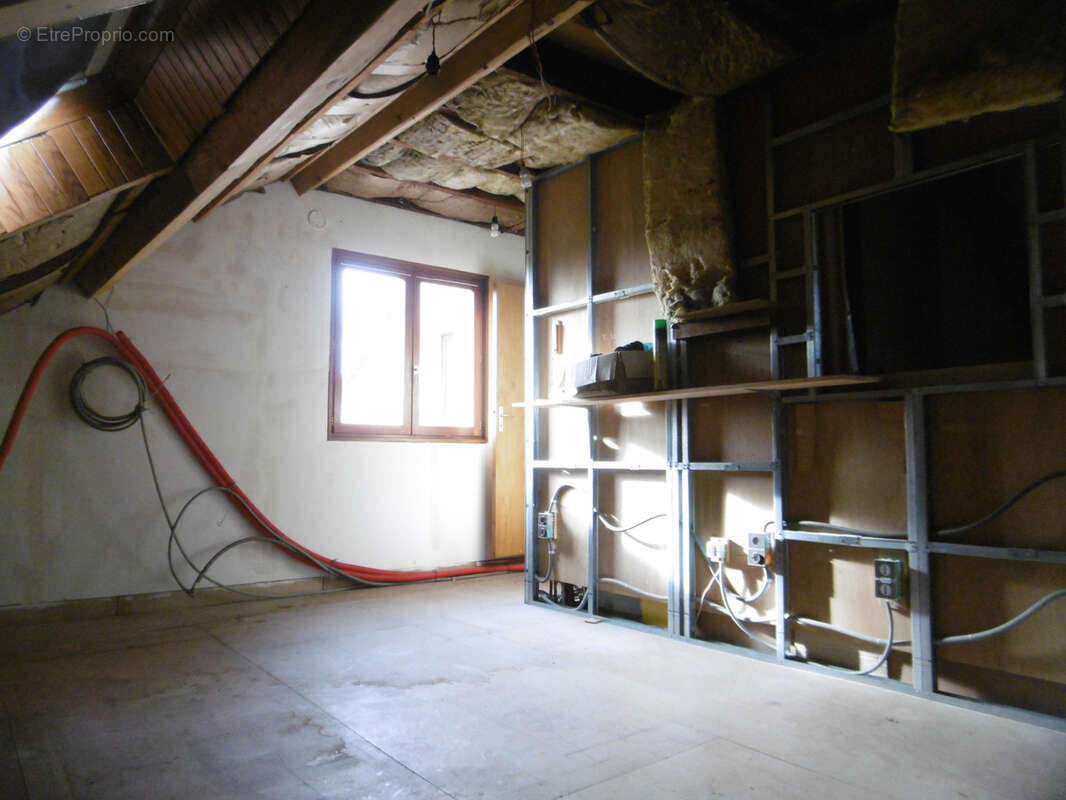 Maison à SAINT-JULIEN-DE-CIVRY