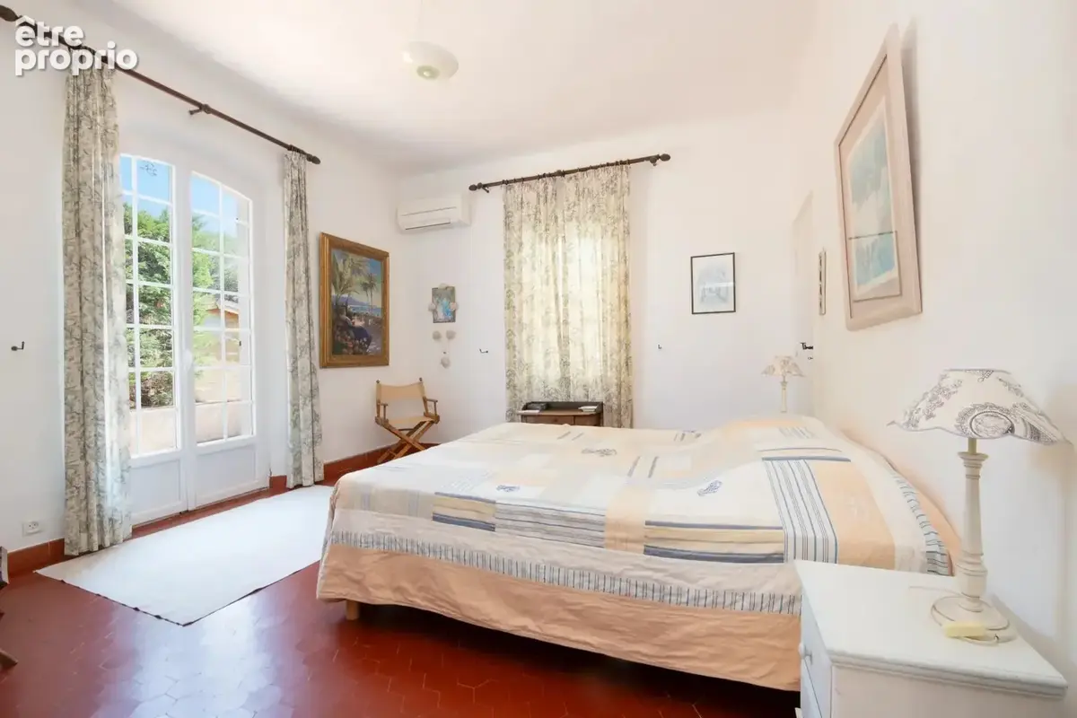 Mas de caractère de 1938 dans un domaine privé, parc de 6 450 m² à deux pas des plages - photo 14