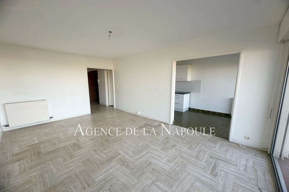 Appartement à MANDELIEU-LA-NAPOULE