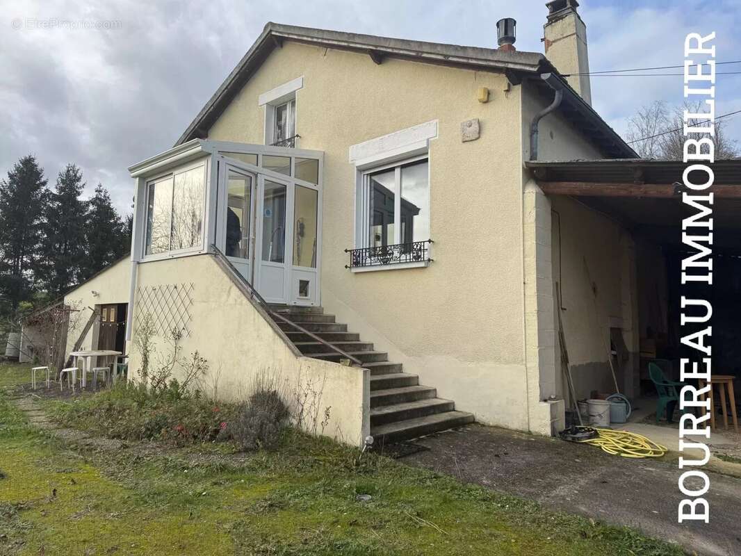 Appartement à LA CELLE-SAINT-CYR