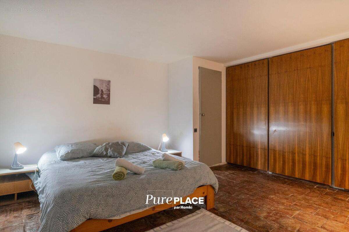 Appartement à MARSEILLE-1E