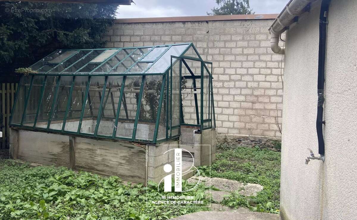 Commerce à FONTAINEBLEAU