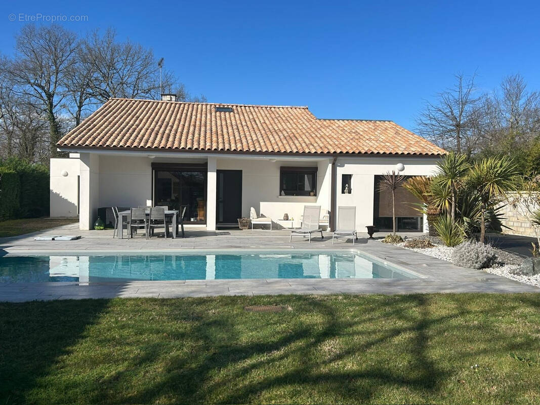 Maison à SAINT-JEAN-D'ILLAC