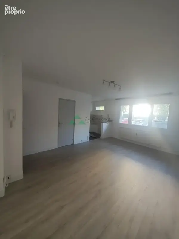 Studio de 24,89 m2 avec cave, idéalement situé à proximité de toutes les commodités. - photo 3