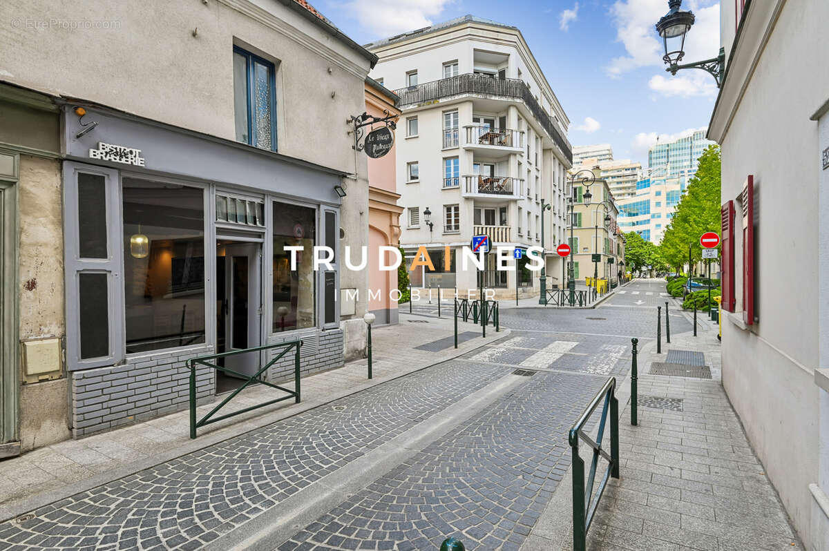 Commerce à PUTEAUX