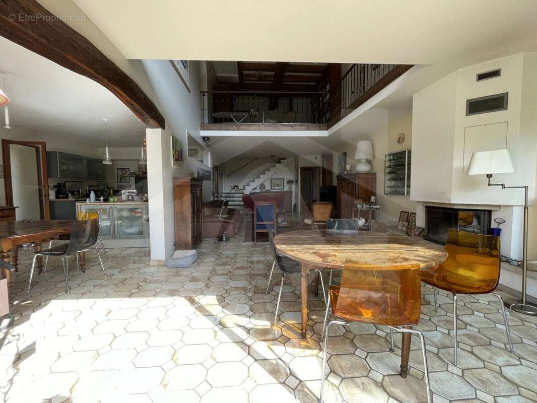 Maison à SAINT-NAZAIRE-LES-EYMES