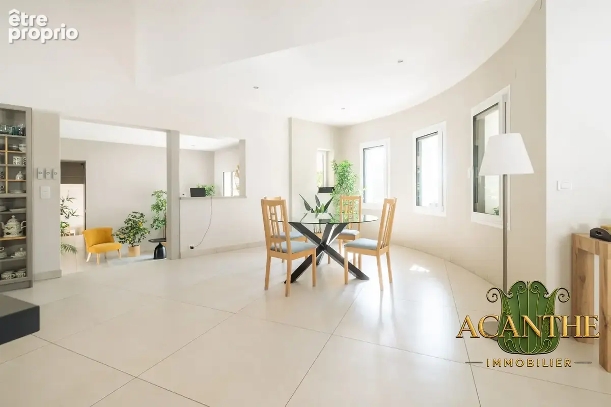 Maison 7 pièces 218 m² à vendre à Saint-Clement-De-Riviere (34980) - photo 4