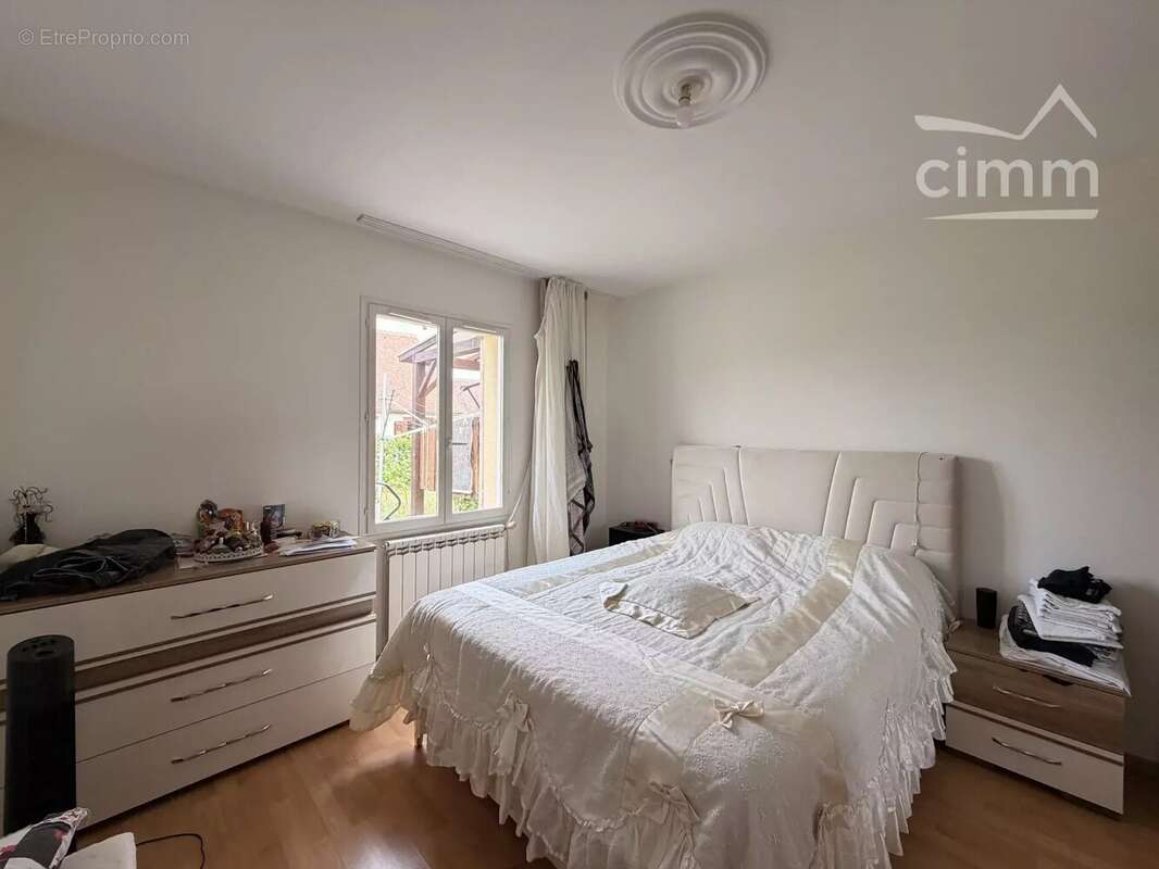 MER – Maison de plain-pied 112 m² – 3 chambres – Terrain 700 m² – Garage - photo 7