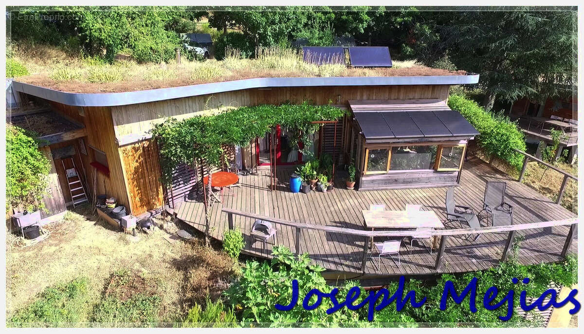 Maison à SAINT-ETIENNE-DE-SERRE