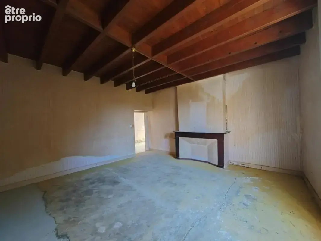 Située à MIRAMONT LATOUR, maison à rénover avec vue panoramique - photo 13