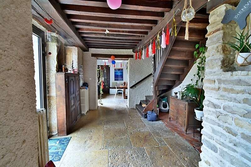 Maison à CORCELLES-LES-MONTS