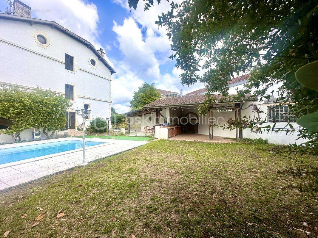 Demeure de caractère avec piscine au cœur du quartier Saint-Vincent – Dax - photo 21