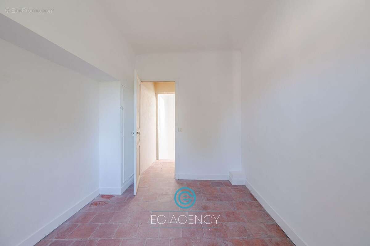 Maison 280 m² à Marseille-12e  - photo 3