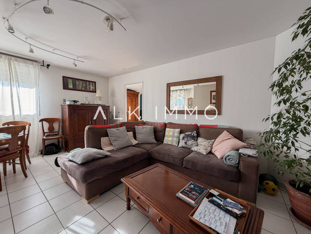 Appartement à POISY
