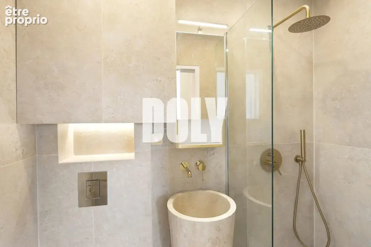DOLY – STUDIO refait à neuf – 25 m² – Vue sur Notre-Dame , 75006 PARIS - photo 8