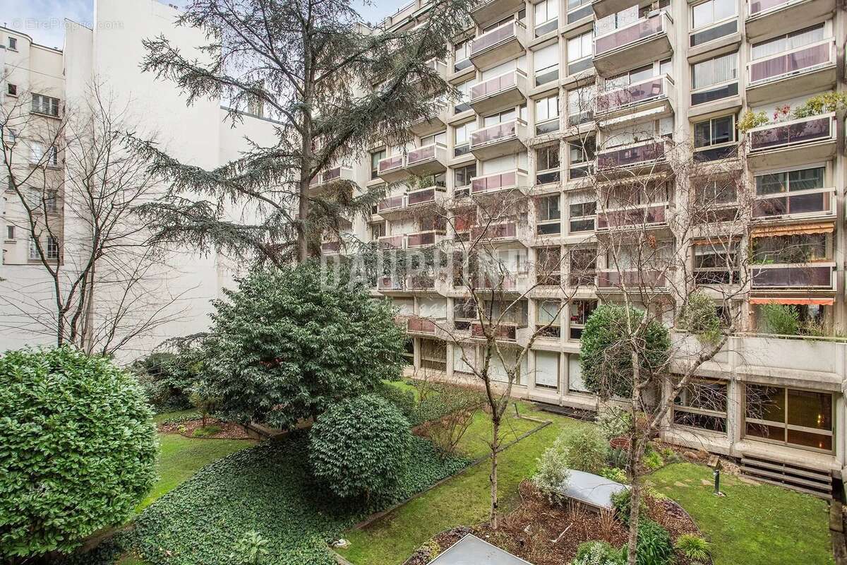Appartement à PARIS-6E