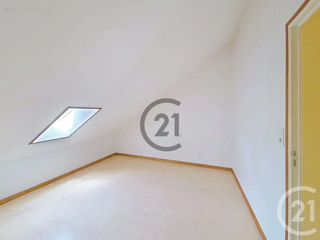 Maison 296 m² à Escamps  - photo 18
