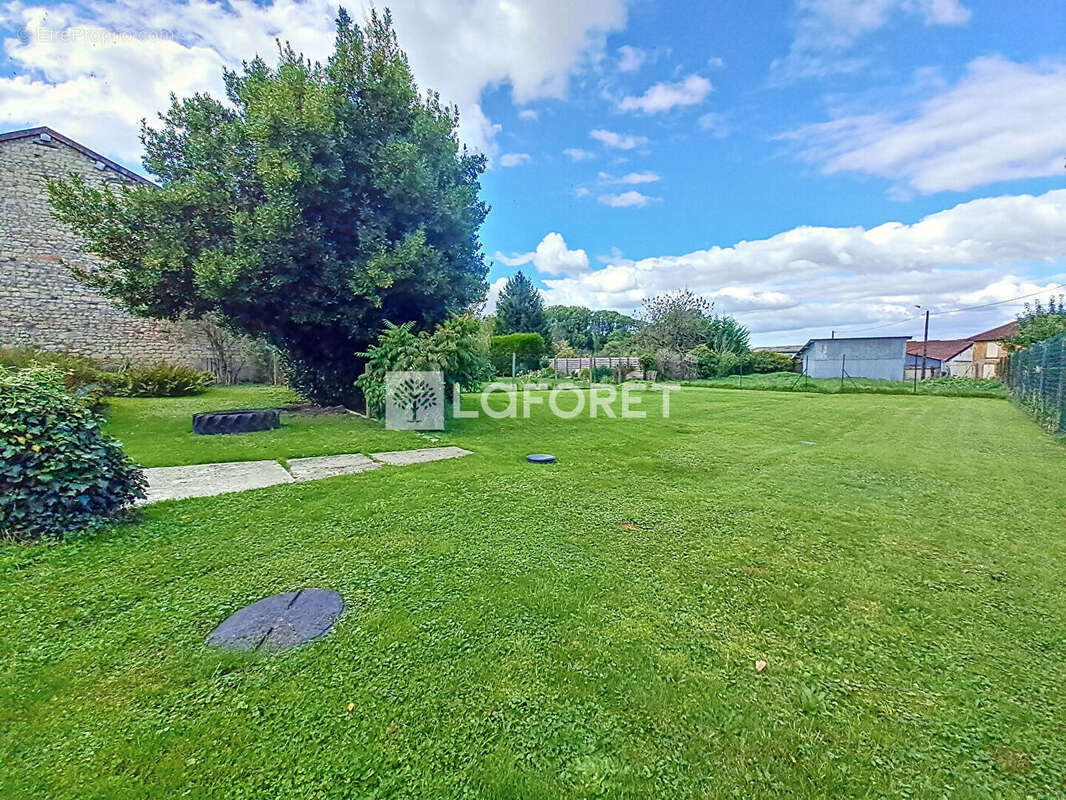 Maison à CHATEL-CHEHERY