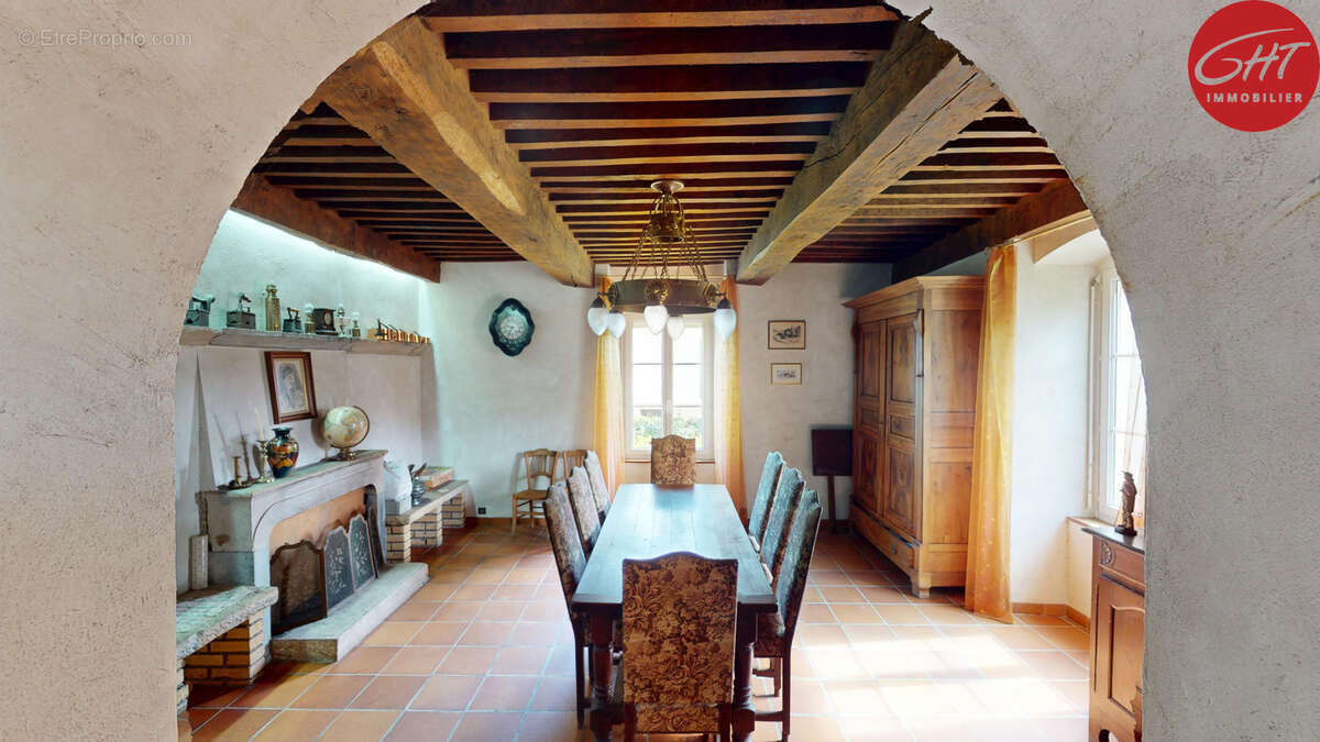 Maison à SERRE-LES-SAPINS