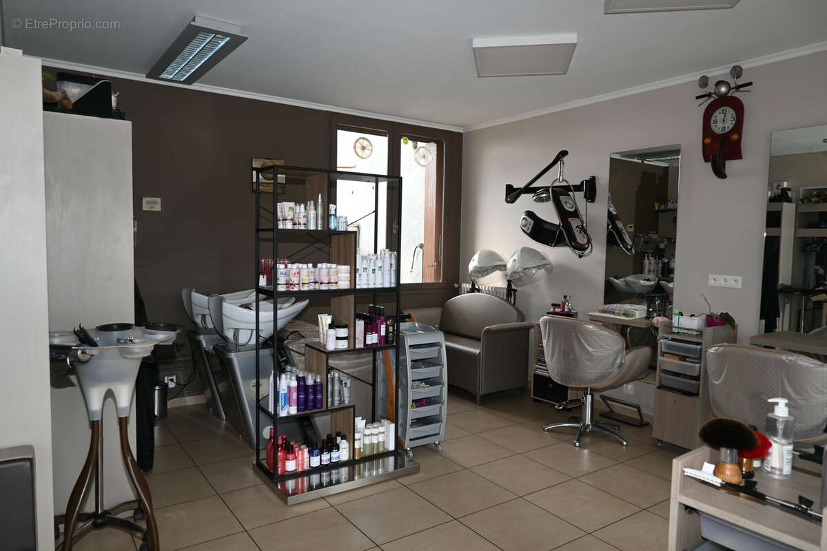 Commerce à VIRAZEIL