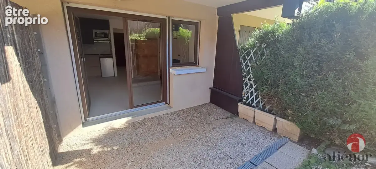 Morillon village   studio 22 m2 entièrement rénové   plein sud avec terrasse - photo 2