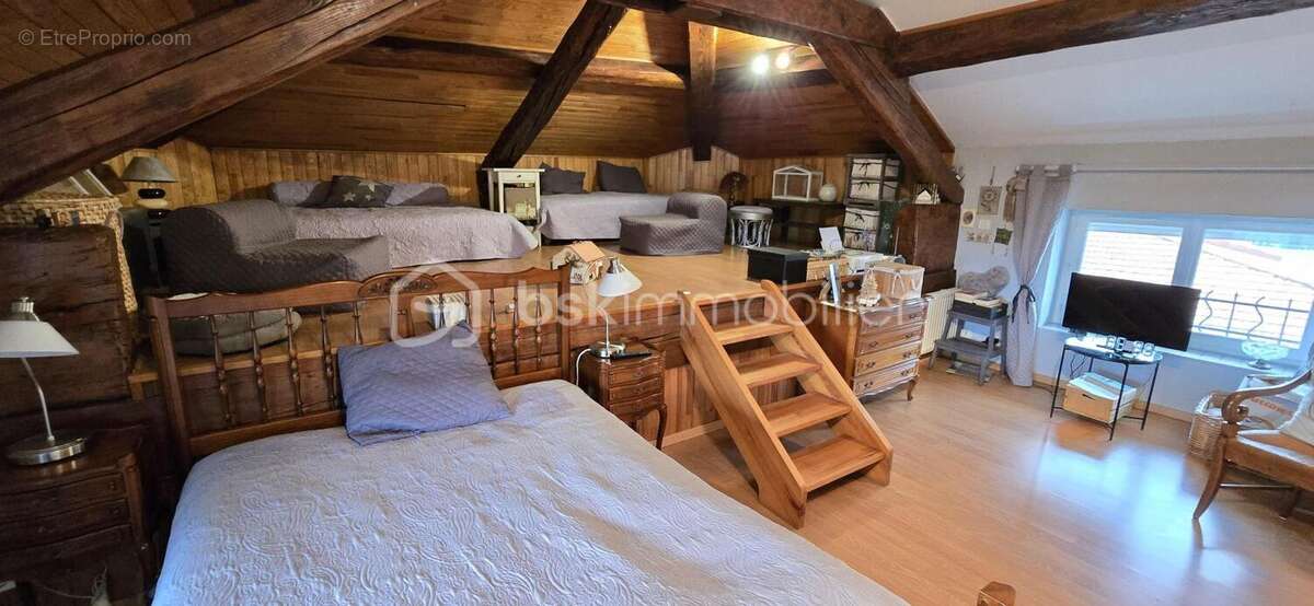 Appartement à SAINT-JEAN-BONNEFONDS