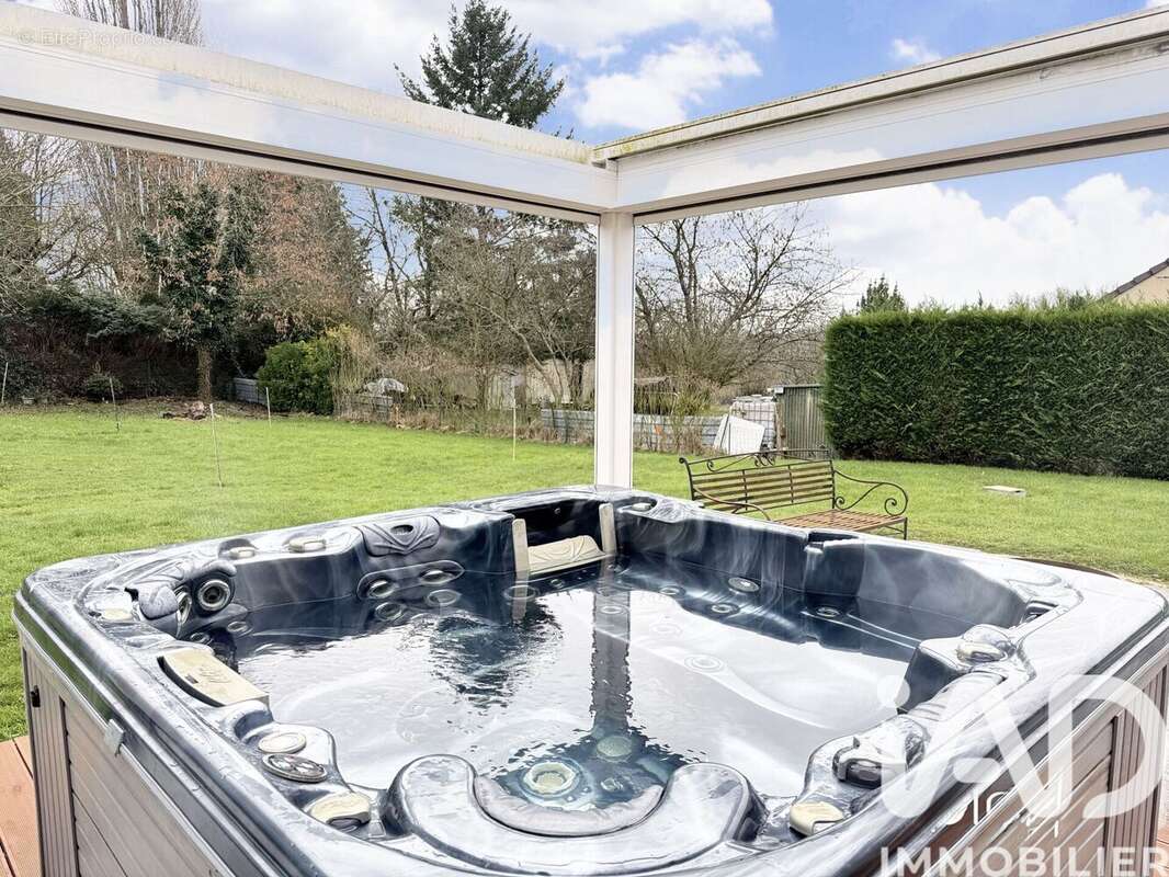 Maison 176 m² à Presles-En-Brie  - photo 4