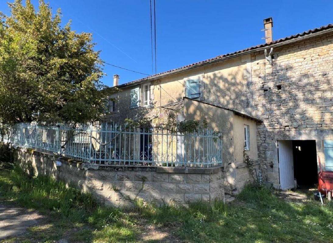 Maison à RUFFEC