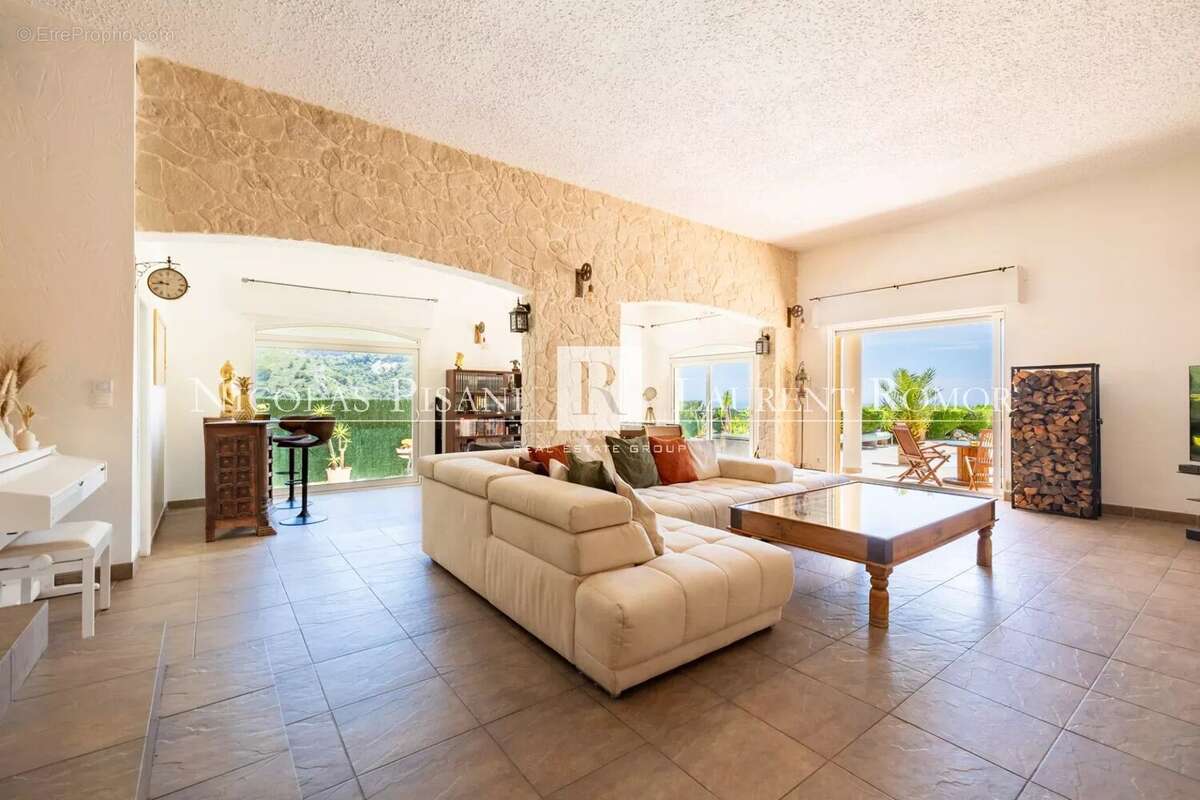 Maison à EZE
