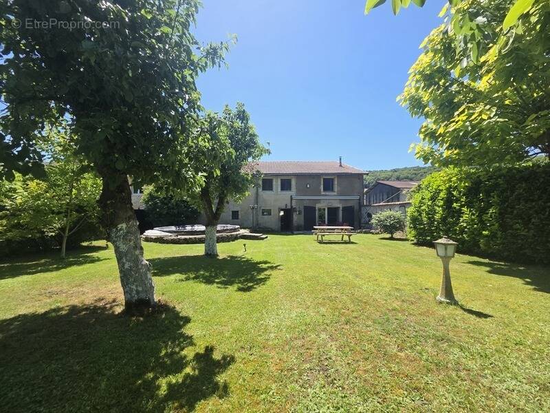 Maison à REVILLE-AUX-BOIS